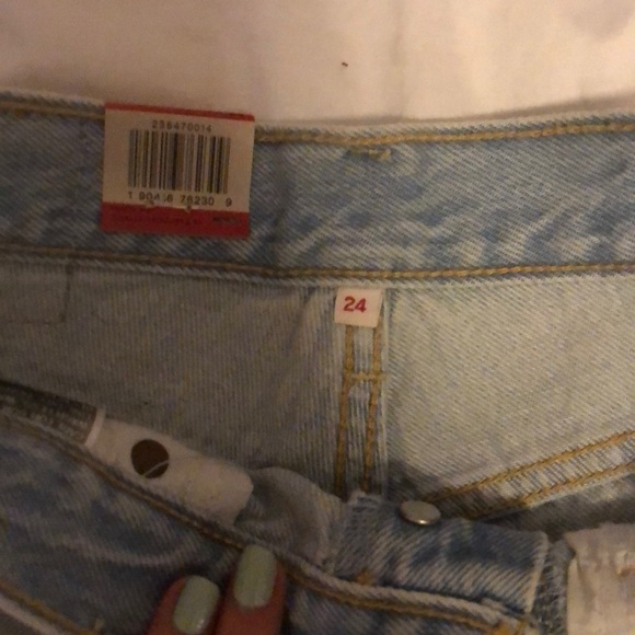 Levi’s denim short - Picture 2 of 3